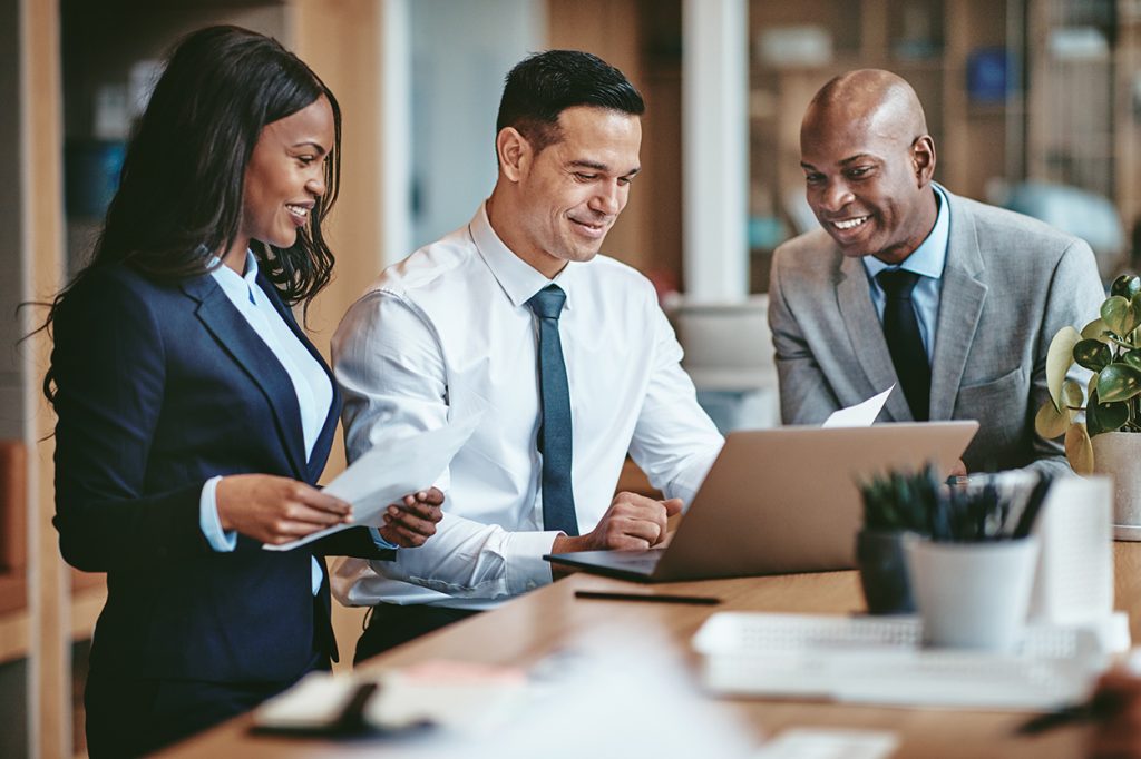 empleados con comunicación interna