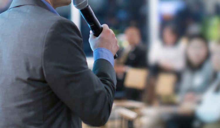 feature-list-img-interactive-investor-relations-shareholder-meetings People Using Mobile Devices